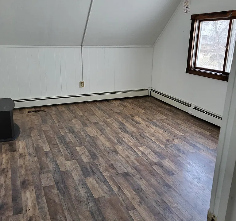 Bedroom 1 (2nd Floor)