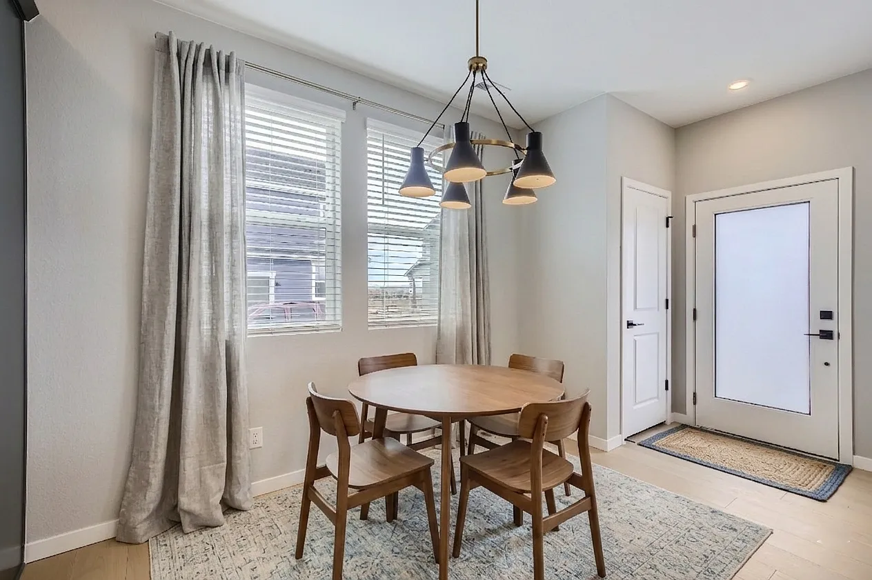 3 bed, 2.5 bath, 1555 sqft, $2,600 — Photo 4