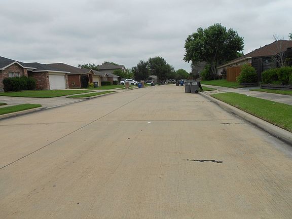 4th image of 2201 Red Oak Dr