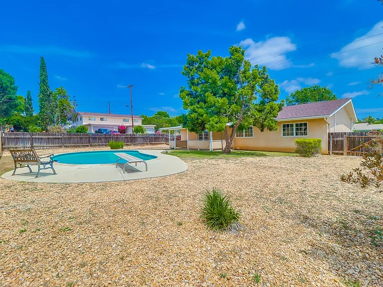 8120 Melrose Ln — Photo 22