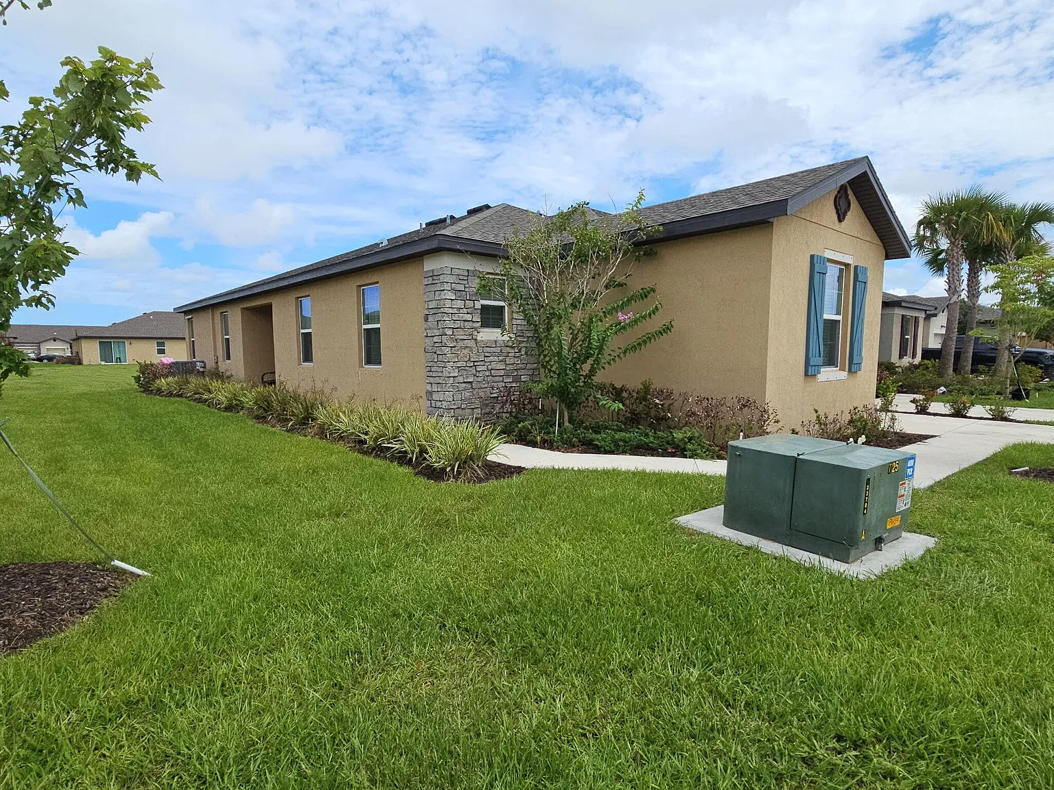 4 bed, 2.0 bath, 1767 sqft, $2,500 — Photo 2