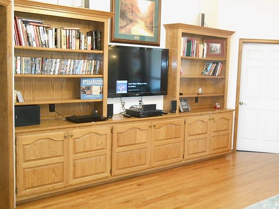 Expansive media wall