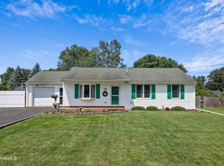 30 Joan Dr, Pittsfield, MA 01201