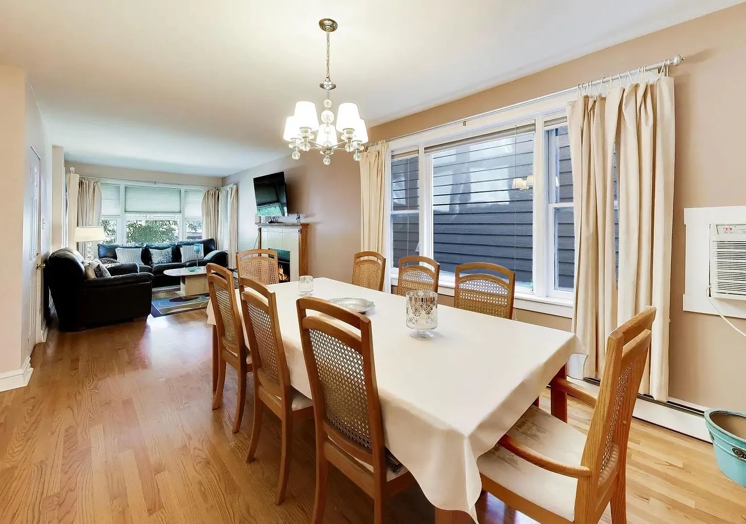 3 bed, 1364 sqft, $2,500 — Photo 4