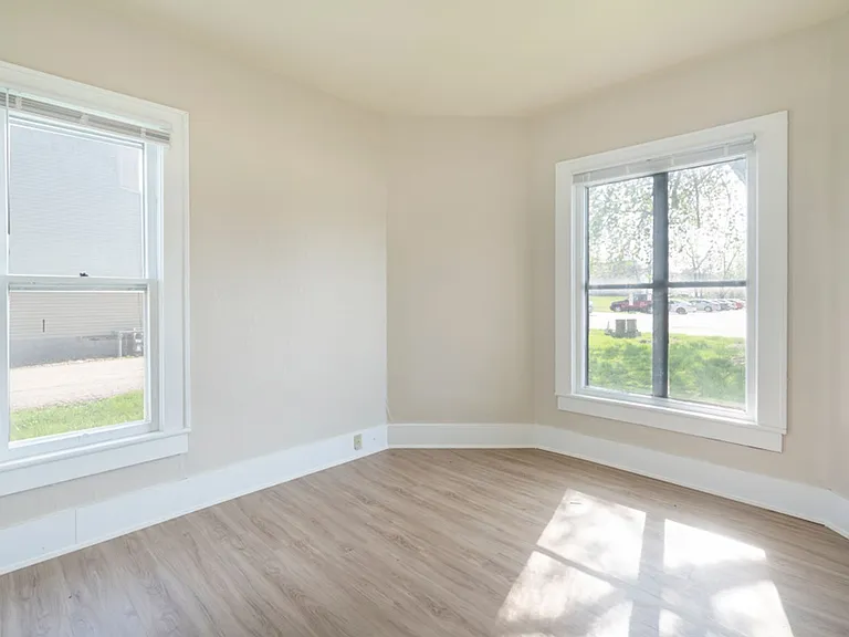 2110 College St - Cedar Falls — Photo 20