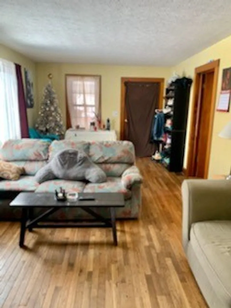 3 bed/1 bath home near Upland Brewery avail. August 1st! — Photo 4