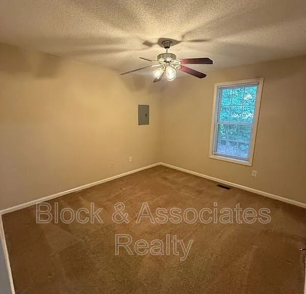 1818 Saddlewood Ct #B — Photo 4