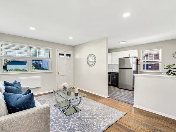 Marlton Colonial Apartments