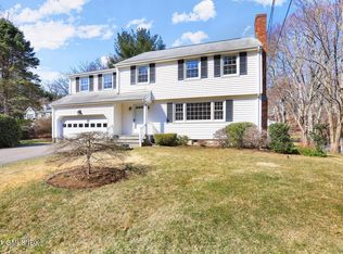 32 Coachlamp Ln, Greenwich, CT 06830