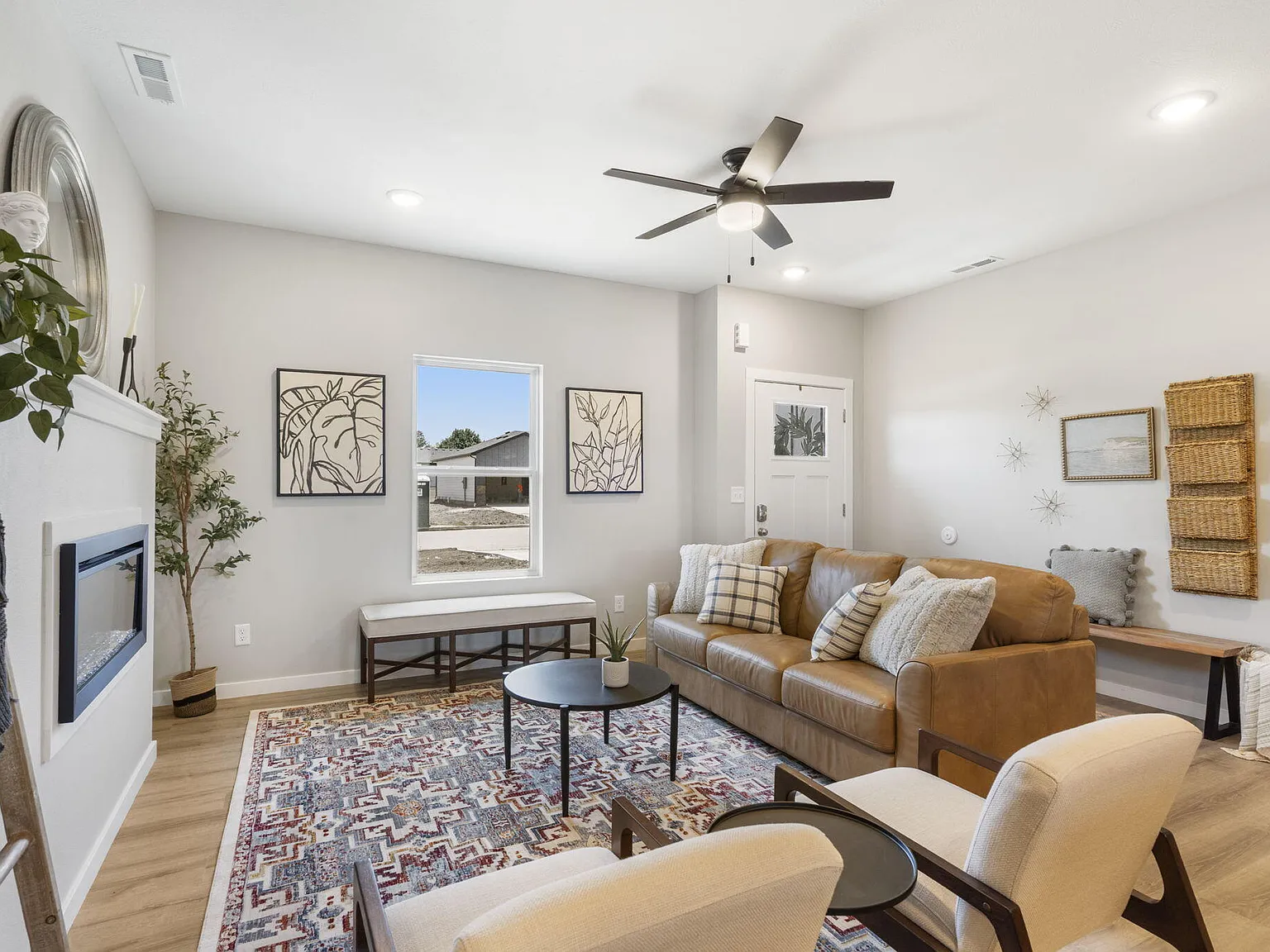 3 bed, $1,595 — Photo 4