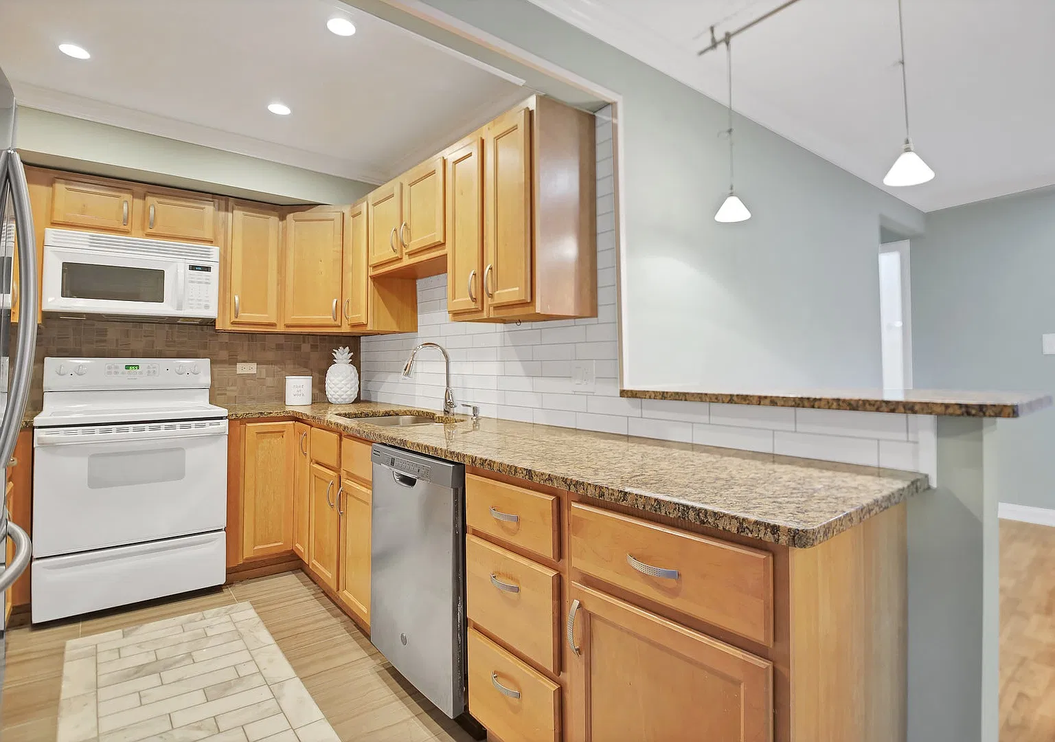 2 bed, 2.0 bath, 1100 sqft, $1,995 — Photo 3