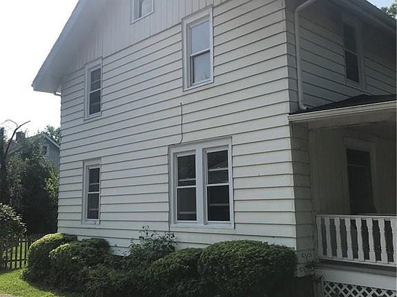 4th image of 128 Center St