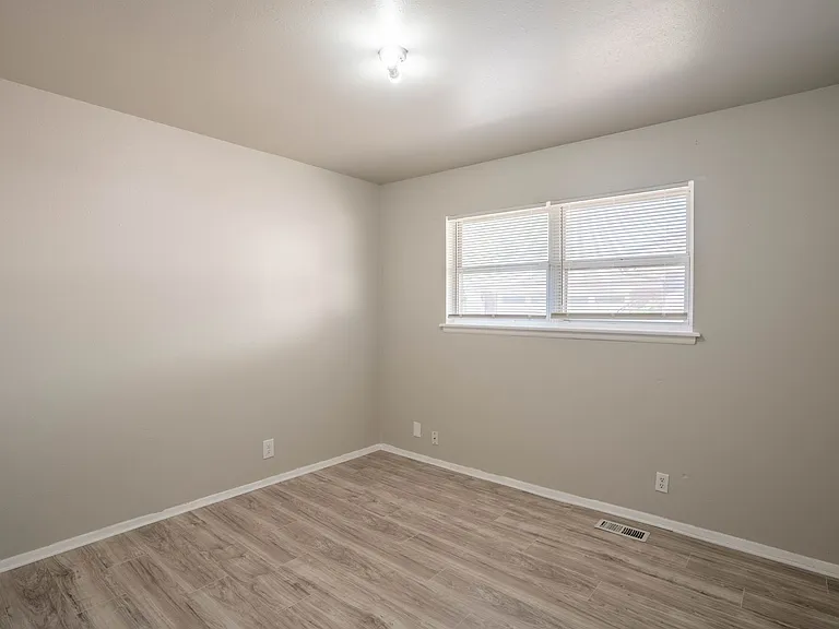 5021 S 85th East Ave — Photo 10
