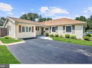21 Meribrook Cir, Willingboro, NJ 08046