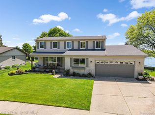 1822 Lyster Ln, Troy, MI 48085