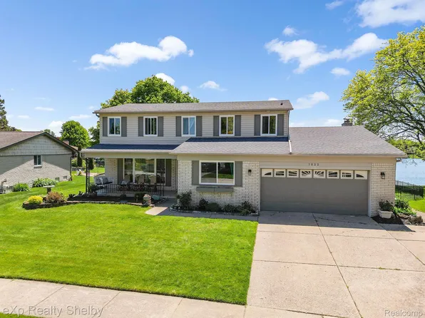 1822 Lyster Ln, Troy, MI 48085