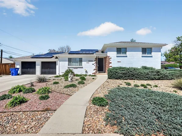 2201 Oakland Street, Aurora, CO 80010