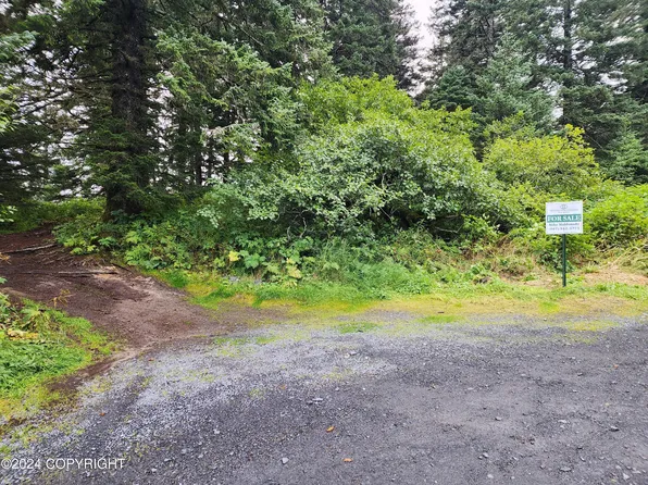 902 Pillar Mountain Rd, Kodiak, AK 99615