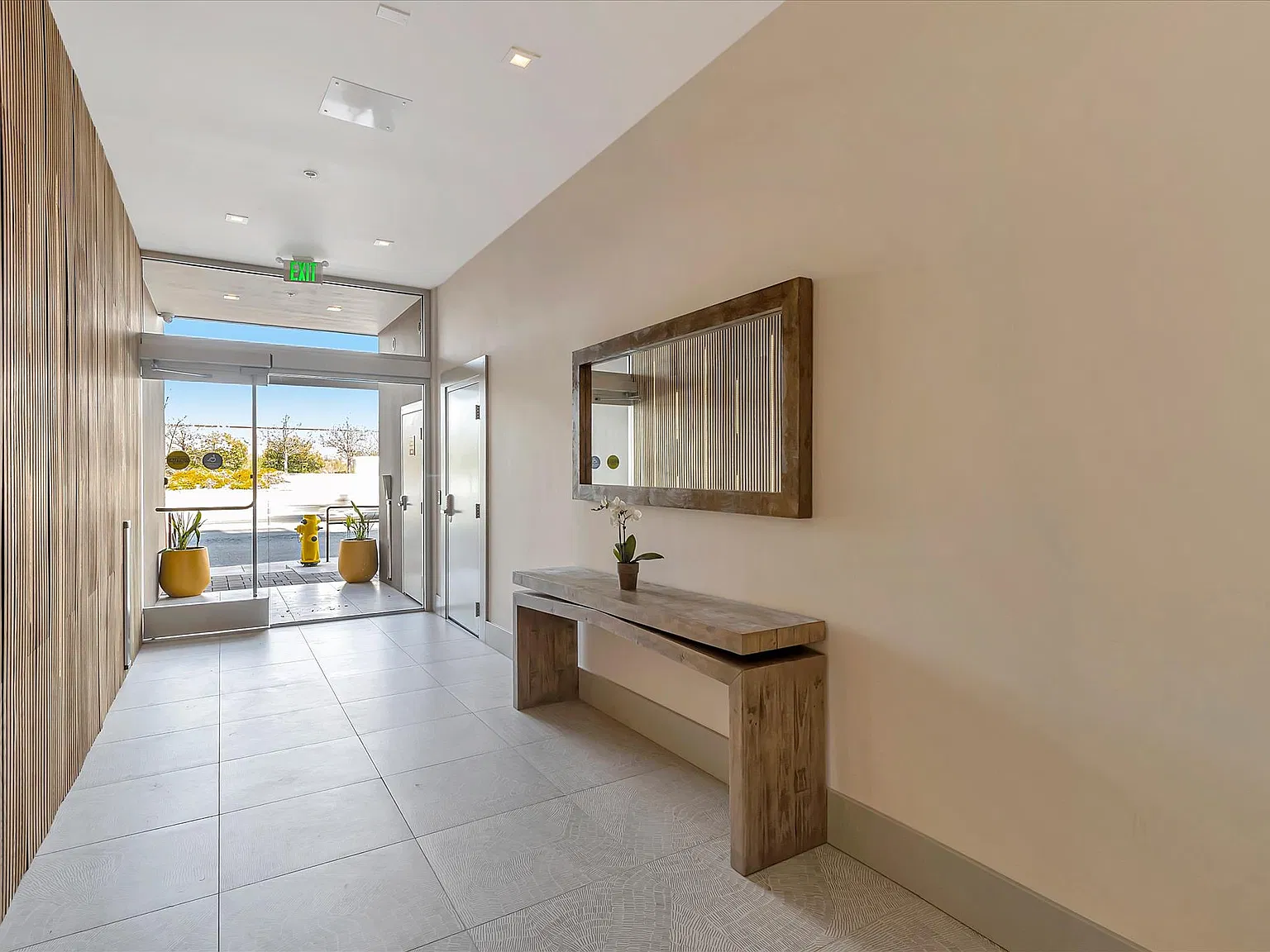3 bed, 1600 sqft, $6,900 — Photo 3