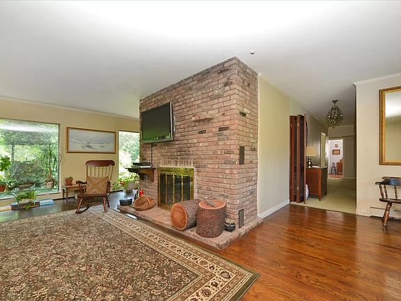 4th image of 215-12 24th Ave