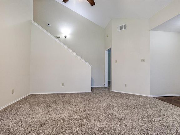 4th image of 301 Meadow Ct
