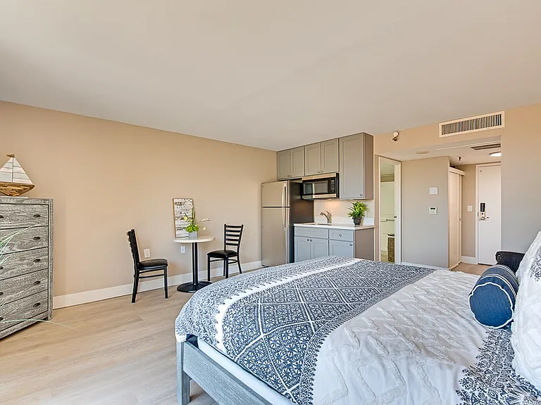 The Meridian at Laguna Hills - 55+ Active Adult Apartments — Photo 6