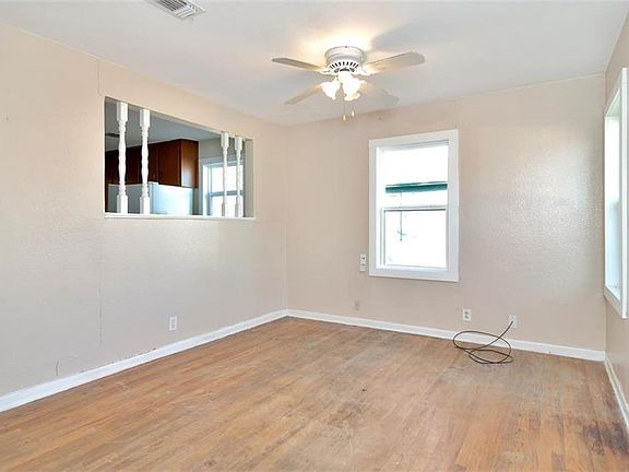 3rd image of 1644 Corrin Ave