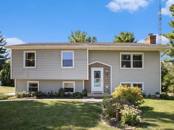6762 Coachman Dr, Jackson, MI 49201