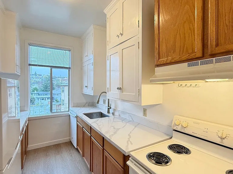 Ivy Dr. 2551 — Photo 5