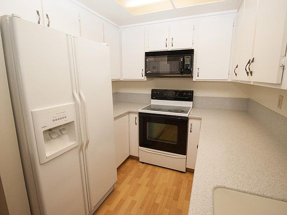3rd image of 14993 Shasta Ln