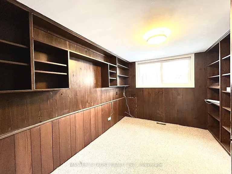 5183 Cherryhill Cres — Photo 31