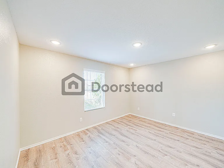3008 Lakewood Ln — Photo 13