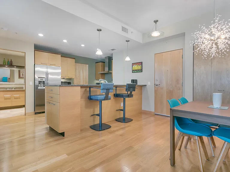 309 W Washington Ave #401 — Photo 10
