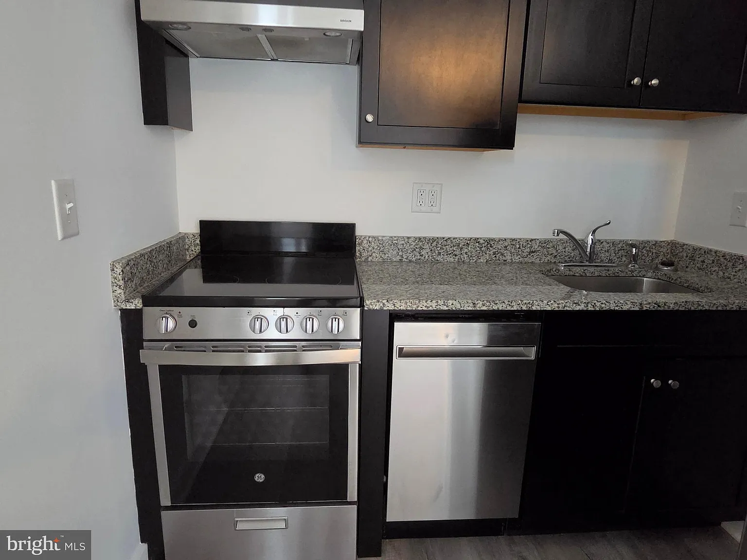 1 bed, 450 sqft, $1,200 — Photo 3