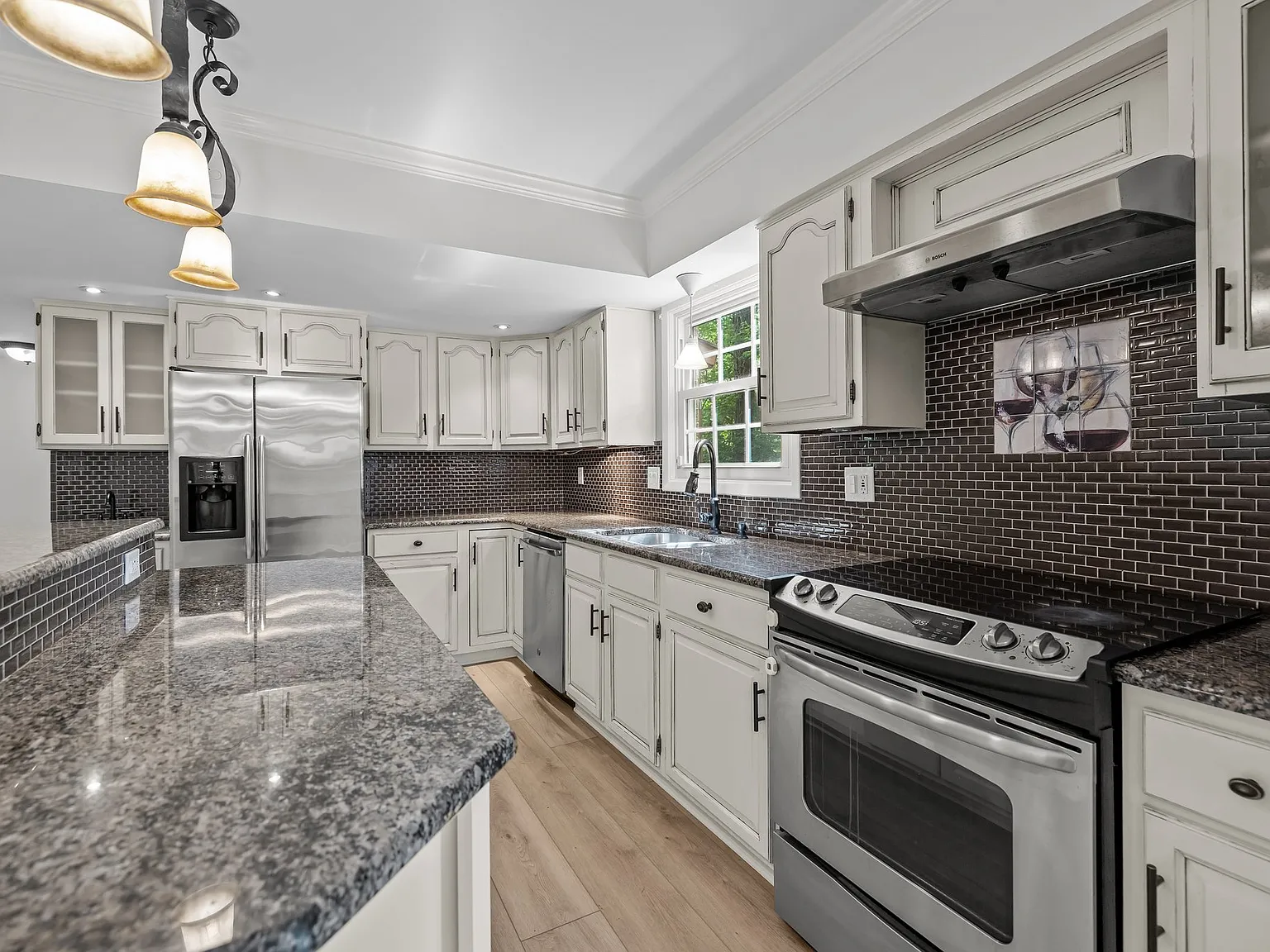 3 bed, 1926 sqft, $2,795 — Photo 4