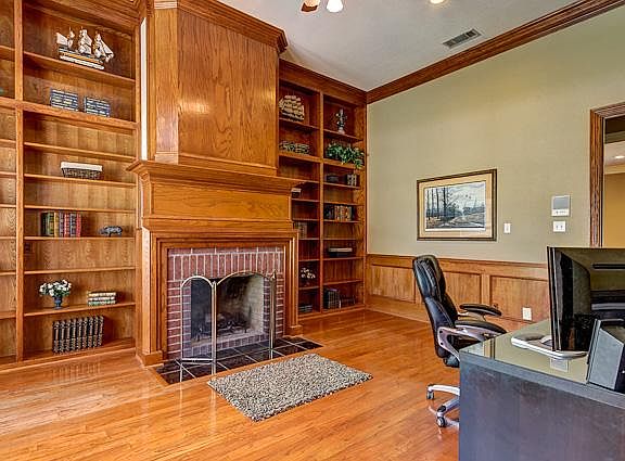 4th image of 133 Westlake Woods Dr