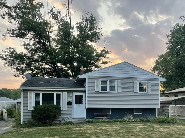 1024 N Dwiggins St, Griffith, IN 46319