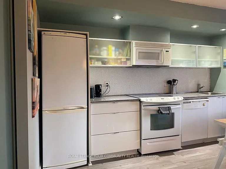 4K Spadina Ave #315 — Photo 7