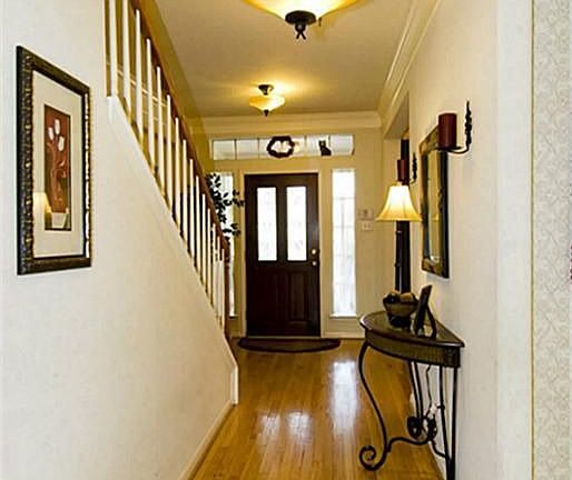 4th image of 9818 Oak Landing Dr