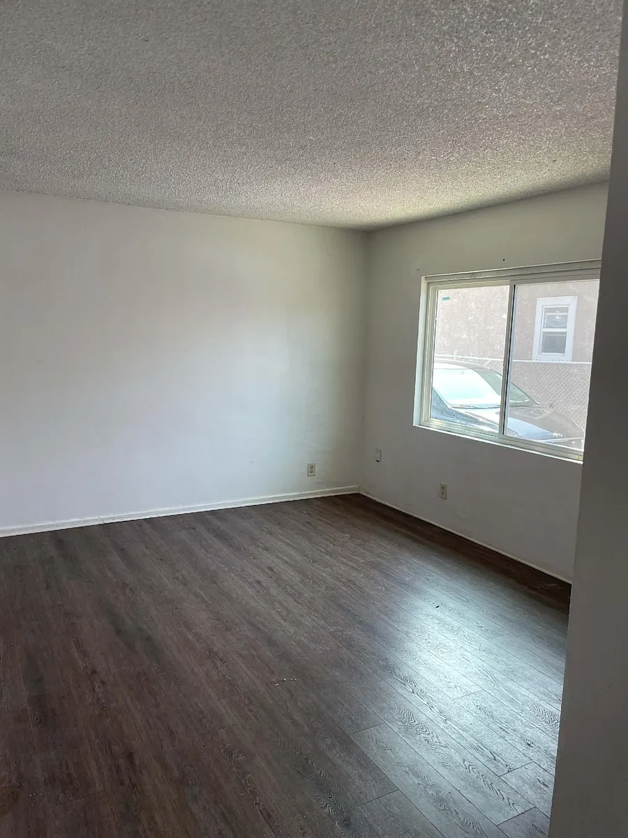 Building Photo - 1709 N Largo Ave