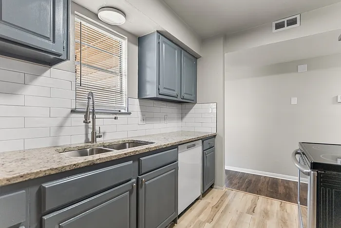 816 SE 14th St — Photo 5