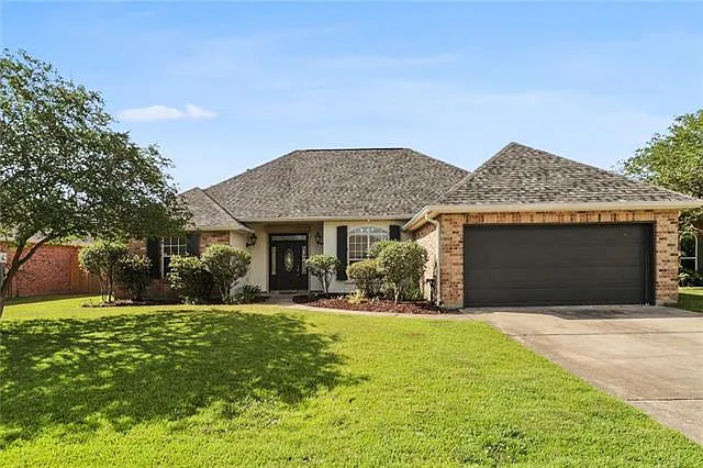 212 Oak Point Dr — Photo 2