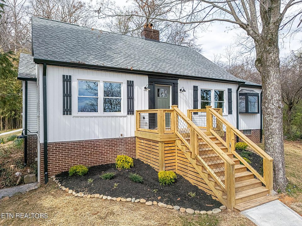 1st image of 4407 NE Valley View Dr