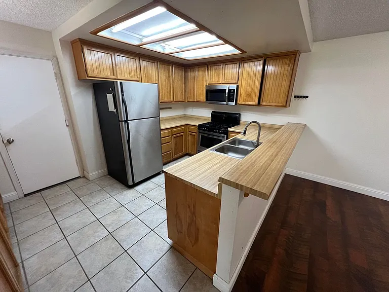 406 Coronado Dr — Photo 8