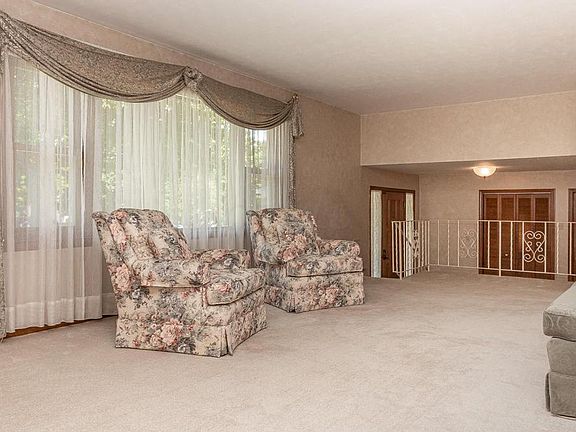 2nd image of 2165 Sunnyhill Dr NE