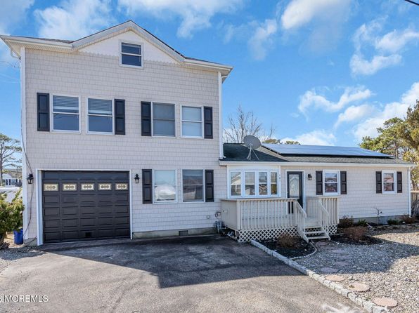101 Clearwater Dr