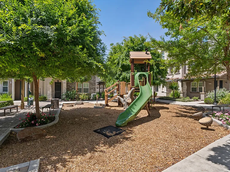 17981 Cantabria Ln — Photo 29
