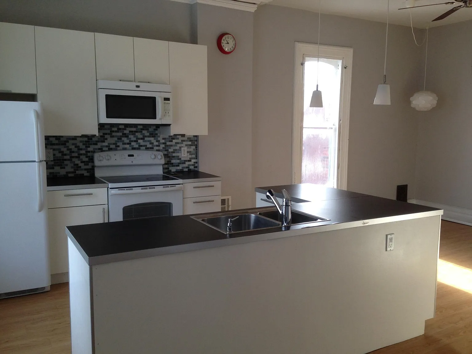 3643 Lincoln St — Photo 2