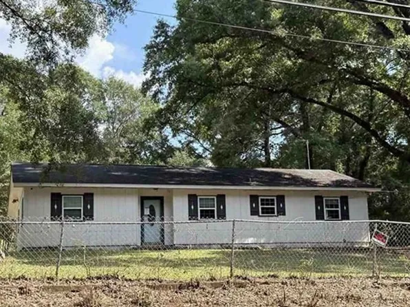 420 Deerfoot Ln, Cantonment, FL 32533