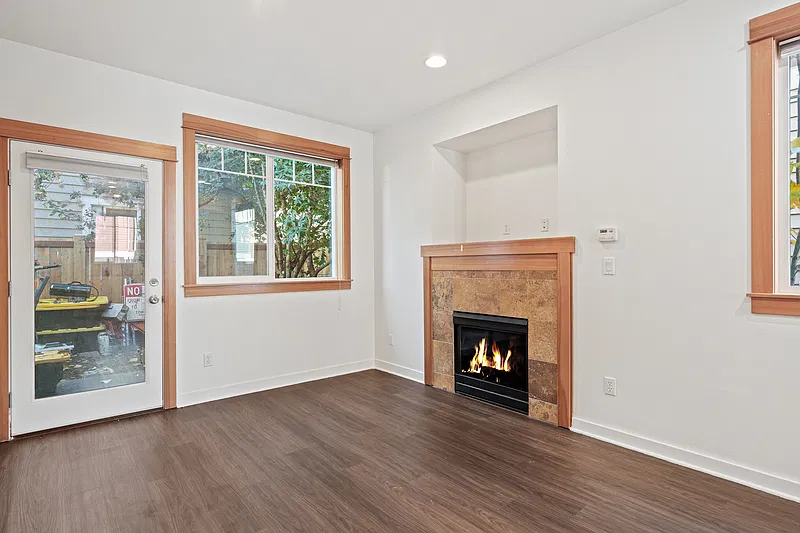 2 bed, 1.5 bath, 840 sqft, $2,850 — Photo 4